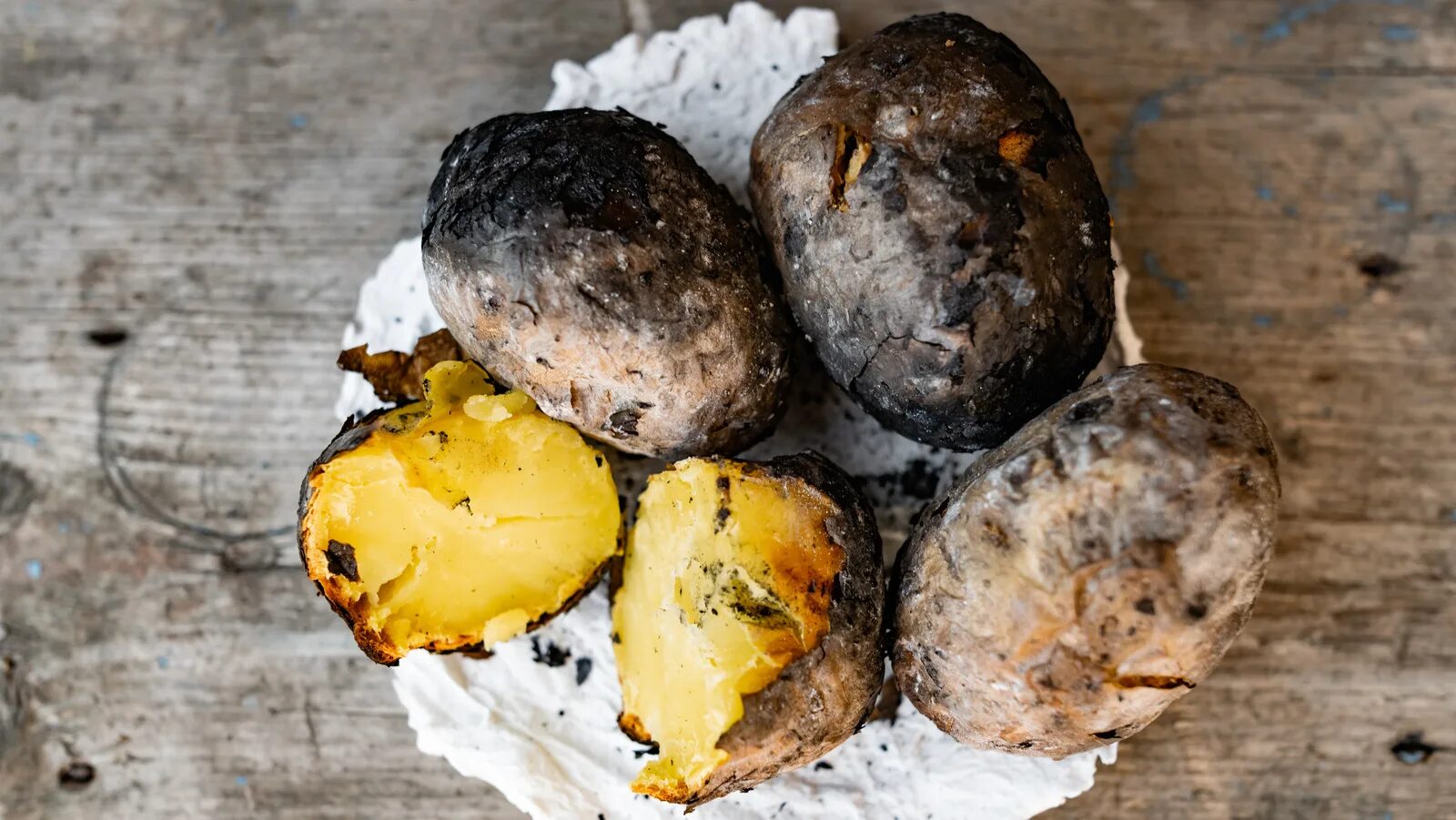 Карелия картофель фото Ash-Roasted Potatoes Are A Char-Lover's Dream