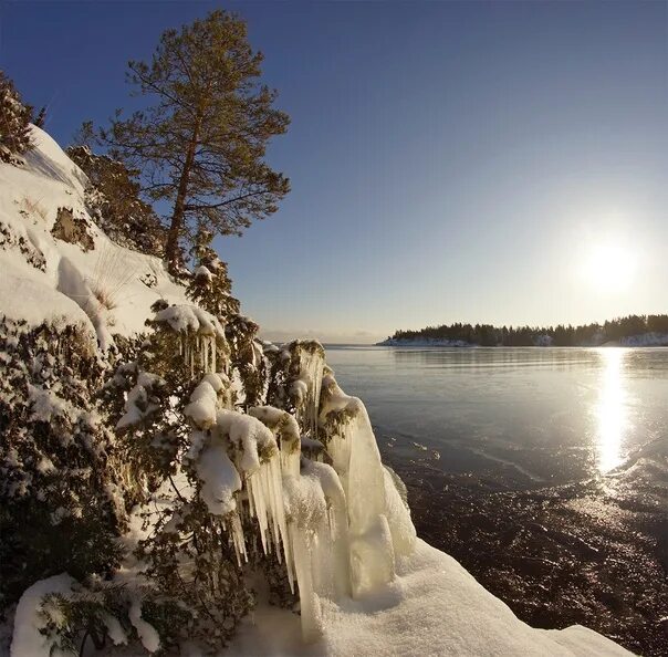 Карелия зимой фото природы Today in the ribbon thin Ladoga ice, icicles and almost spring sun. Реки Севера 
