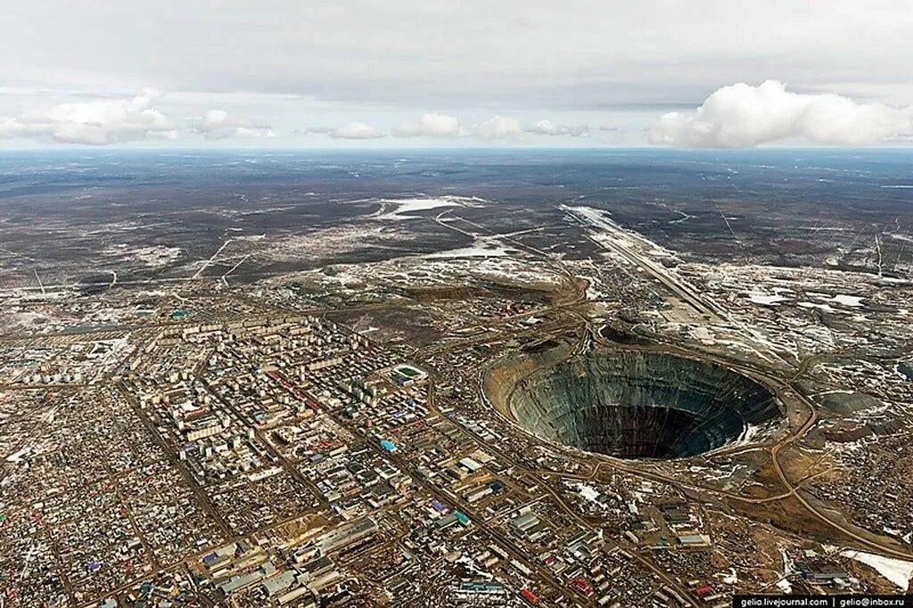 Карьер мир фото The Mir mine, also called the Mirny mine, is an open pit diamond mine located in