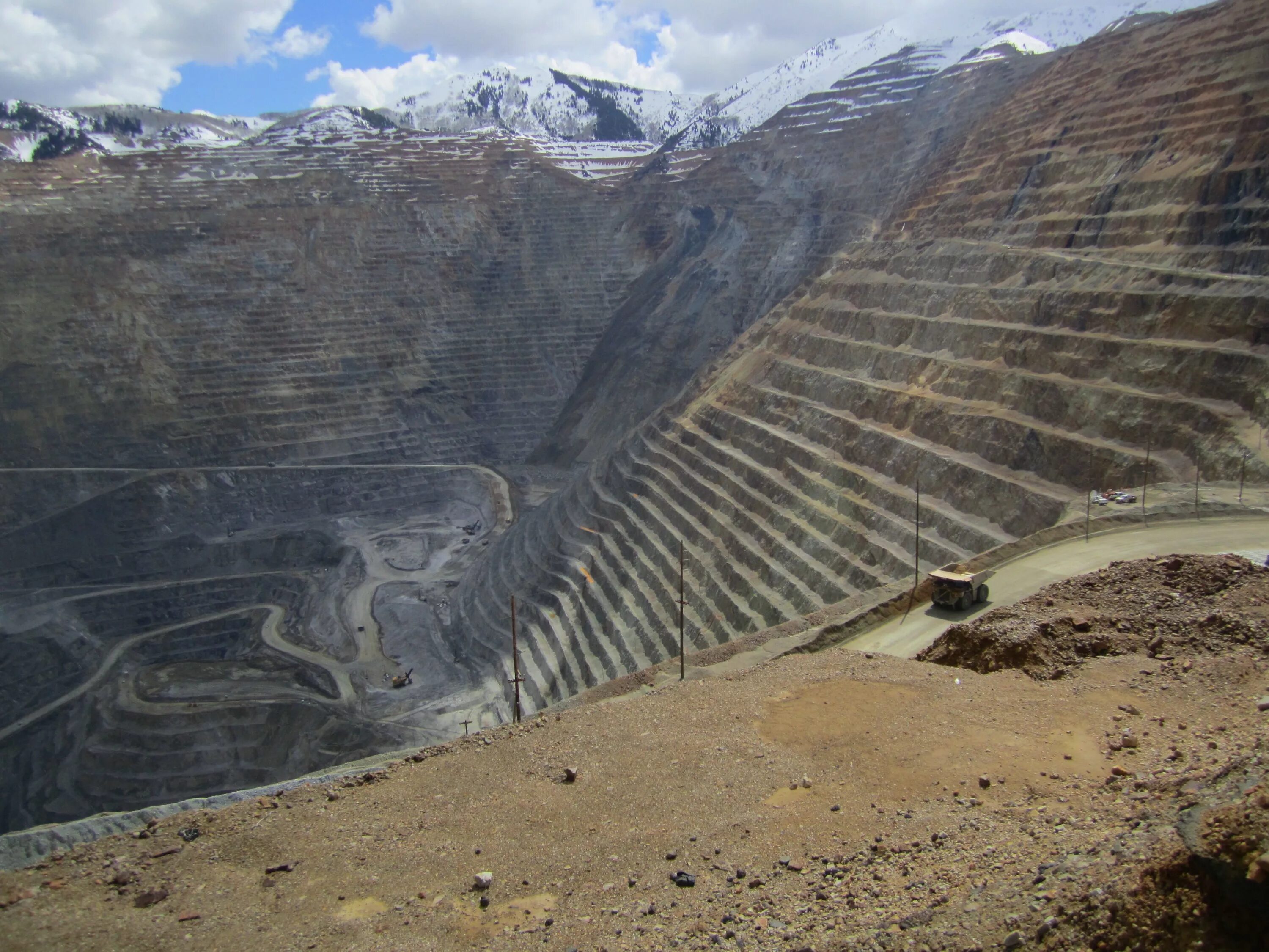 Карьеры мира фото FIRST - The World's First Open-Pit Copper Mine - Bingham Canyon, Utah Lake, Cany