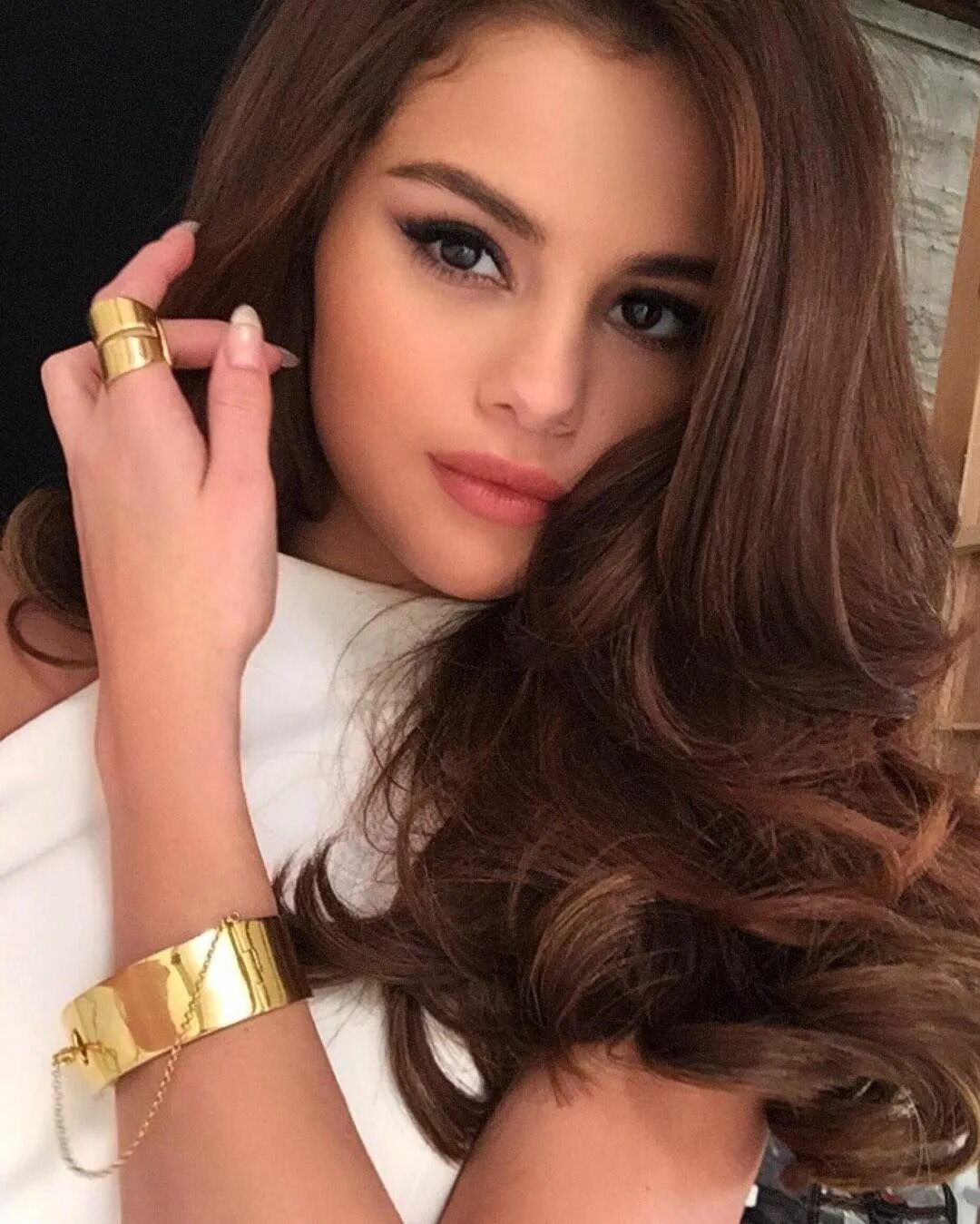 Карие глаза длинные волосы фото Hung Vanngo on Instagram: " @selenagomez" Selena gomez style, Selena, Selena gom