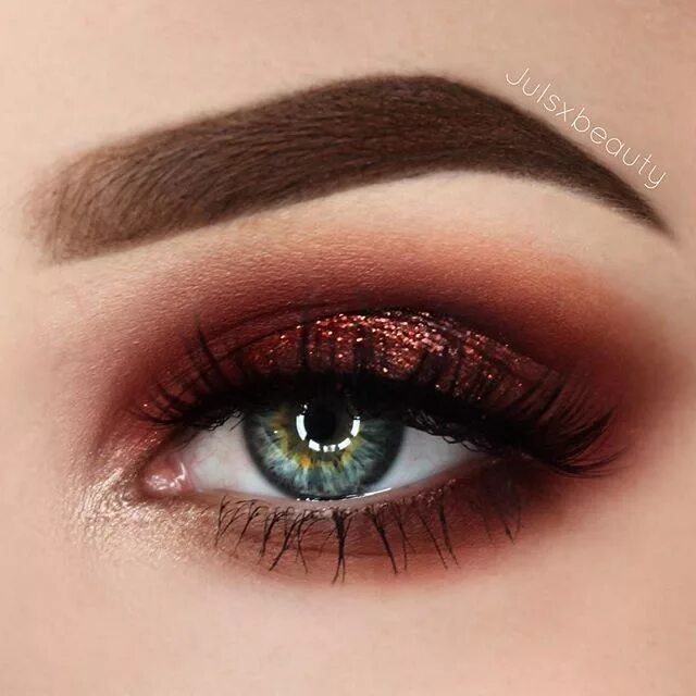 Карие глаза макияж красные тени The 50 Prettiest Eye Shadow Ideas to Copy ASAP Eye makeup tutorial, Blue makeup,