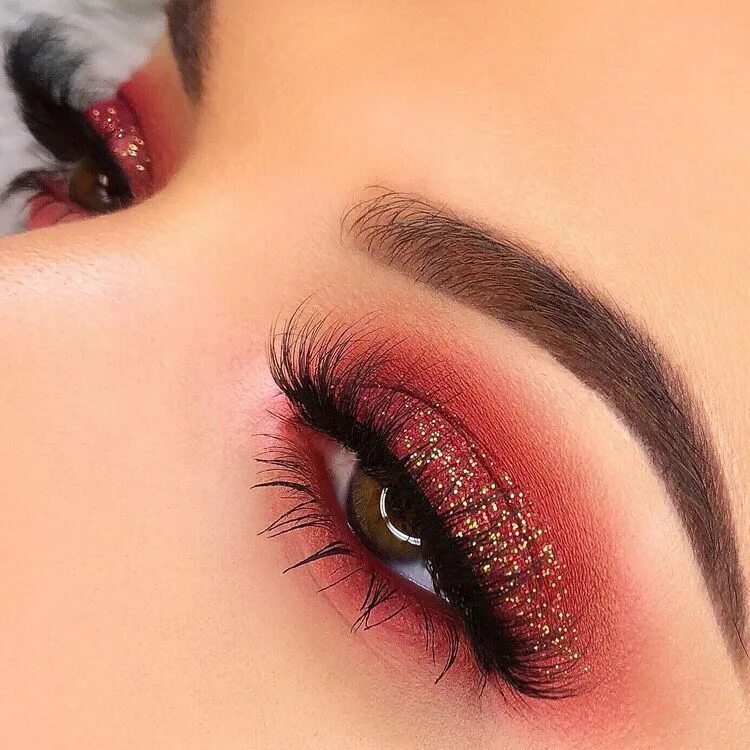 Карие глаза макияж красные тени Payton Moormeier Red eye makeup, Makeup eyeliner, Eye makeup art