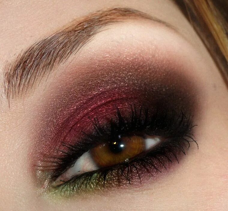 Карие глаза макияж красные тени Poze MACHIAJ DE SEARA pentru OCHI CAPRUI Beauty Revealed Burgundy eyeshadow, Eye