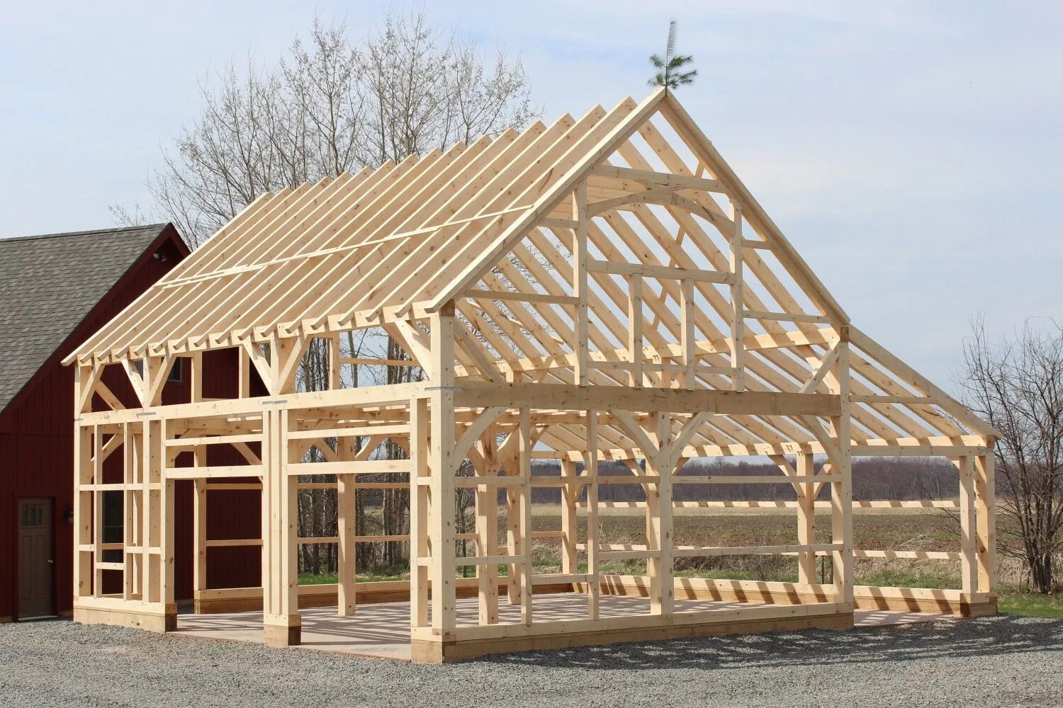 Каркас крыши дома фото Post and Beam Barn Raising: The Barn Yard & Great Country Garages Barn construct