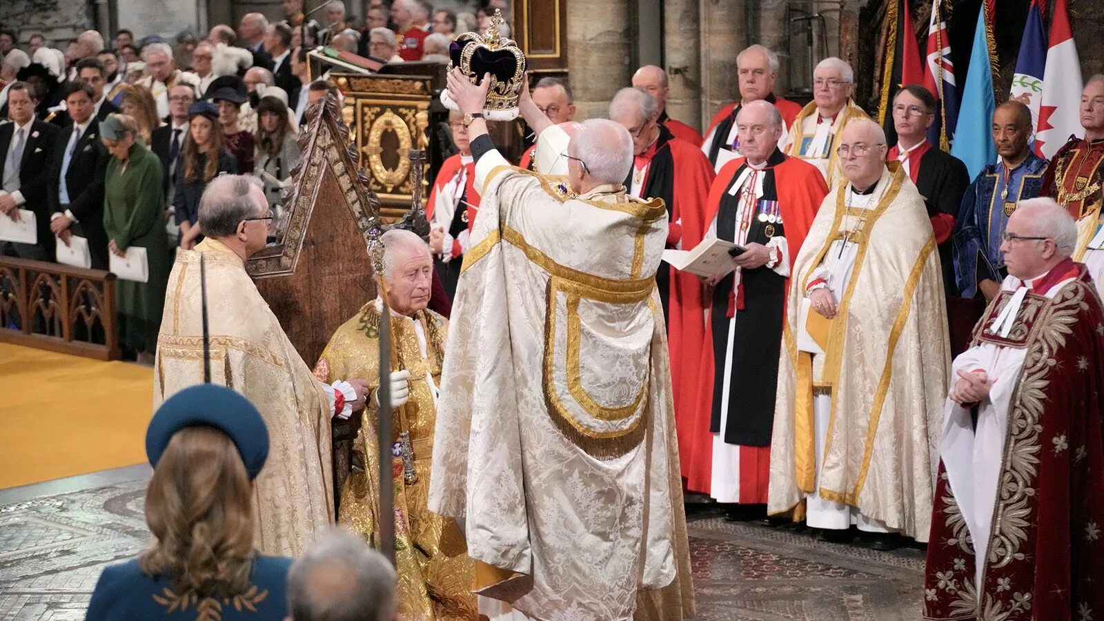 Карл 3 новые фото King's coronation: Charles is crowned in Westminster Abbey UK News Sky News