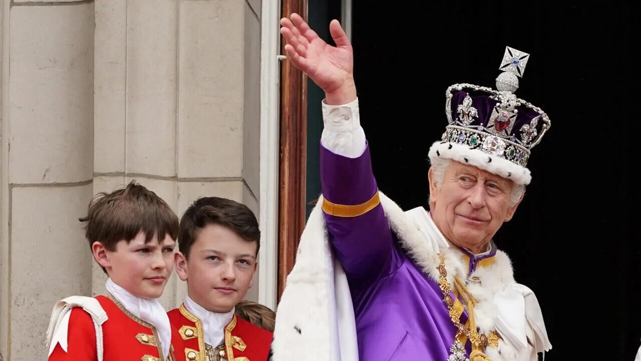 Карл iii фото King Charles III crowned in UK's first coronation since 1953