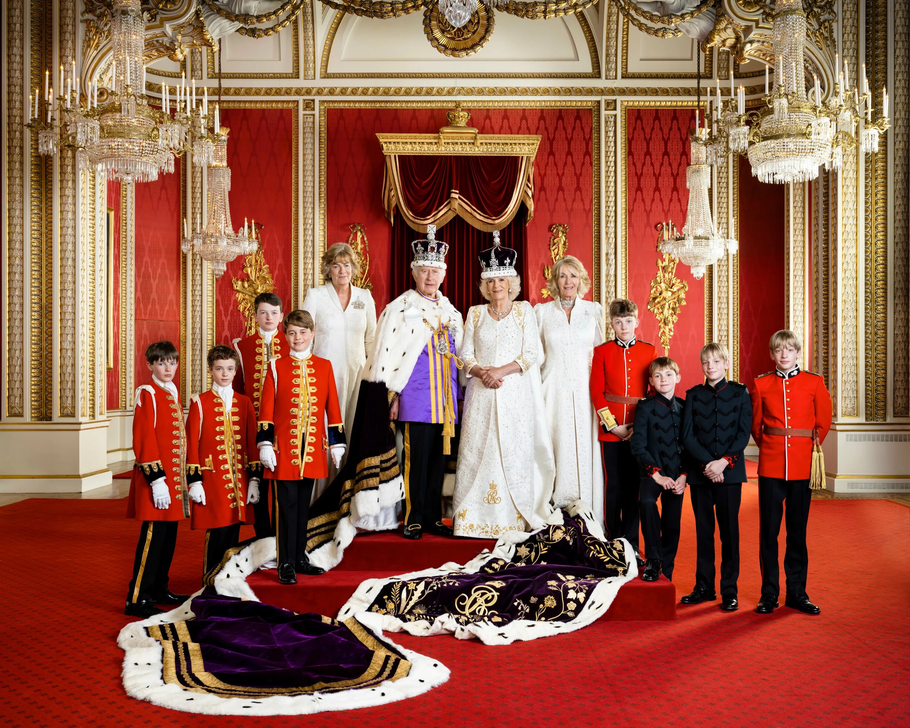 Карл iii фото King Charles marks coronation with photograph with heirs The Independent