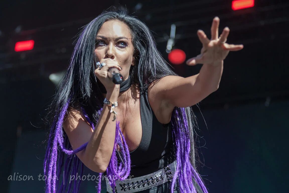 Карла харви фото ALISON TOON PHOTOGRAPHER Carla Harvey, vocals, Butcher Babies