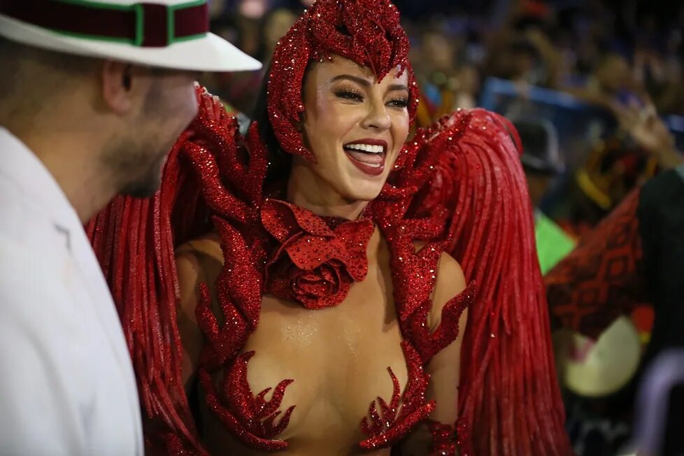 Карнавал горячие фото 18 Fotos: desfile da Grande Rio no Carnaval 2022 - Carnavalesco