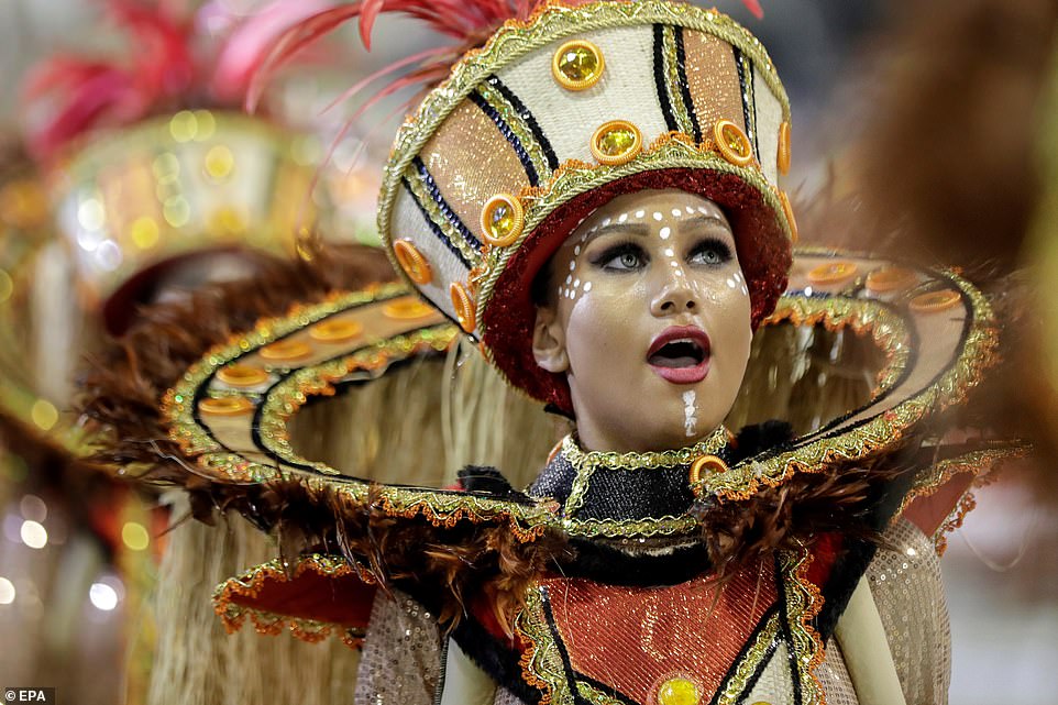 Карнавал певица фото Carnival 2019: Brazilian party-goers turn Sao Paulo into sea of colour Daily Mai