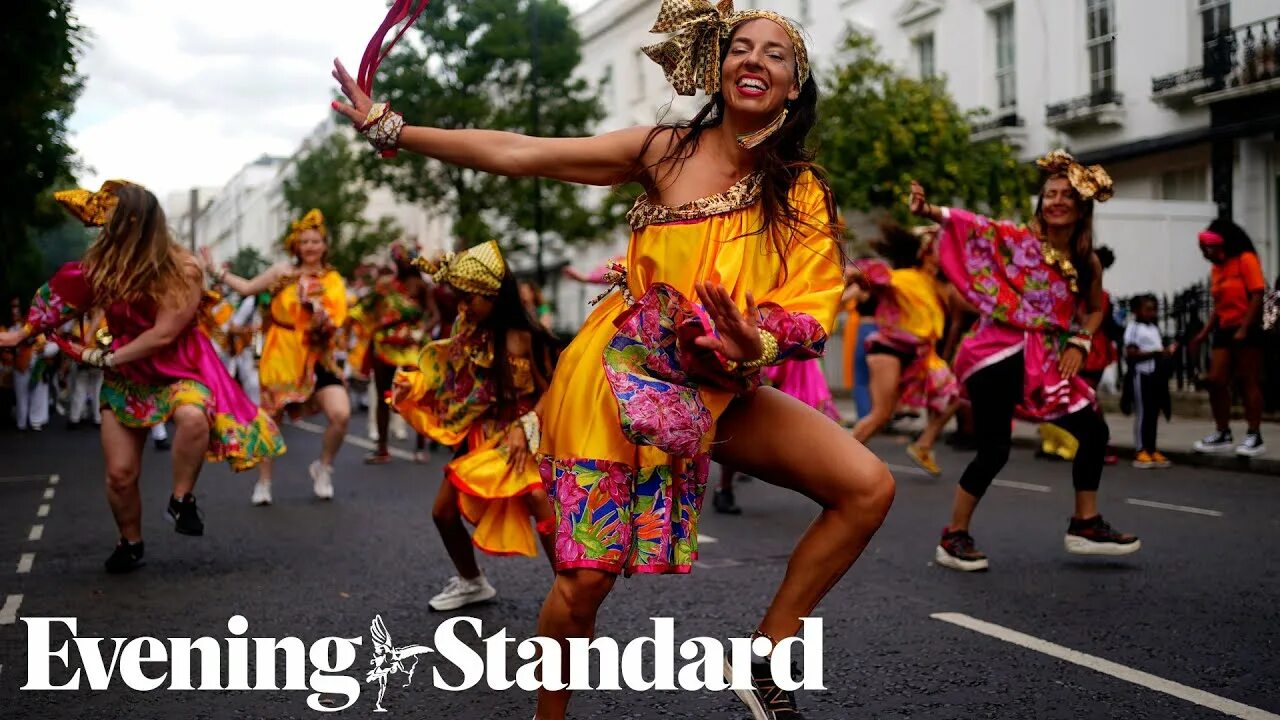 Карнавал похудела фото Dancers celebrate as Notting Hill Carnival returns after two-year absence - YouT