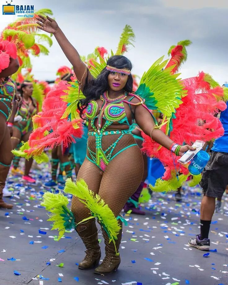 Карнавал толстая фото How Trinidad And Tobago Carnival Allows Women To Celebrate Their Body Types Carn