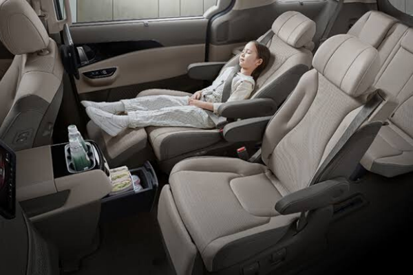 Карнивал фото салона 2021 Kia Carnival’s interior is practically a high-class family lounge