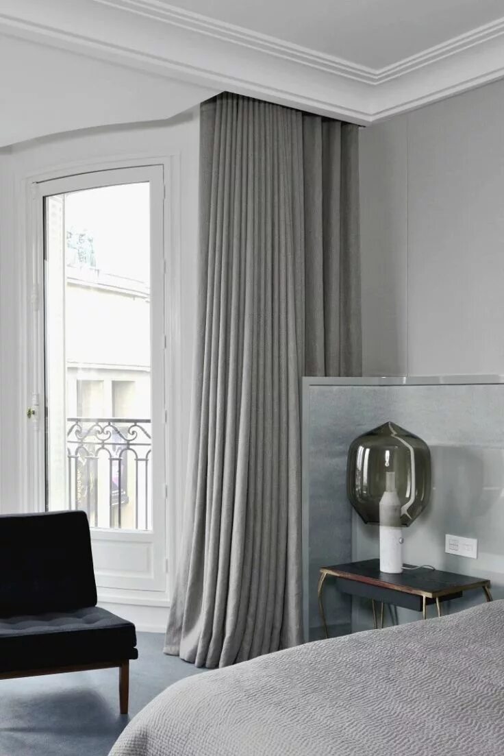 Карниз в современном интерьере Tristan Auer - september edit Floor to ceiling curtains, Luxurious bedrooms, Cei