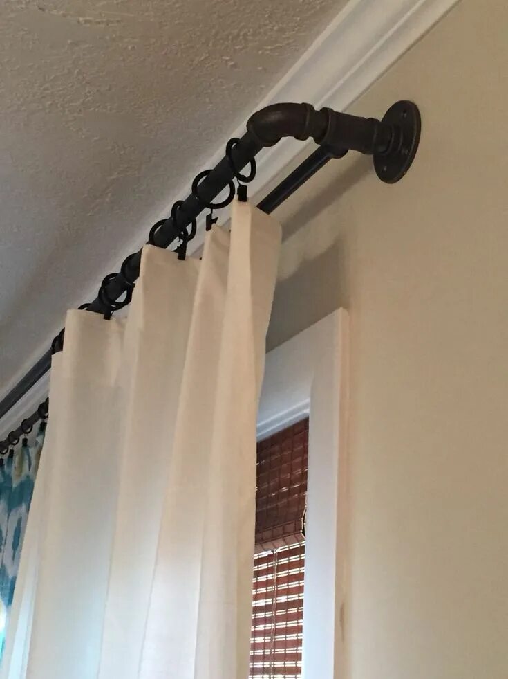 Карниз в стиле лофт DIY double conduit curtain rod.. #diyroomdecor Industrial home design, Double ro