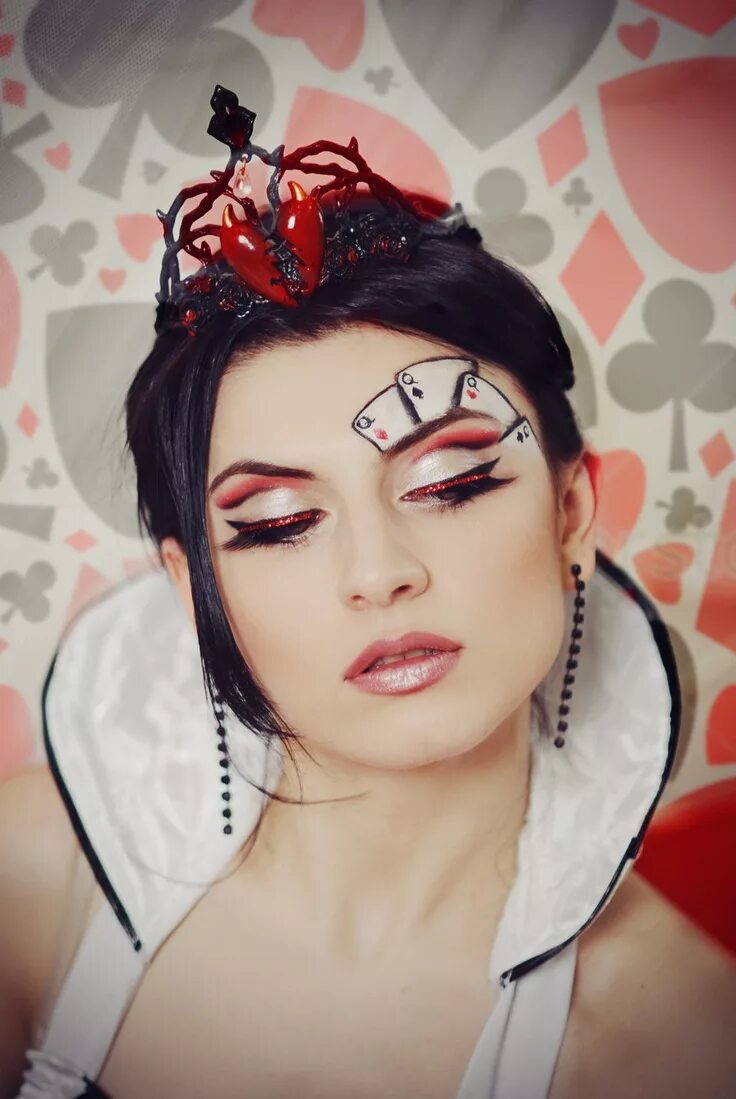 Карти макияж Queen of Hearts by Int0XiKate Karneval schminken, Fasching schminken, Gesichtsbe