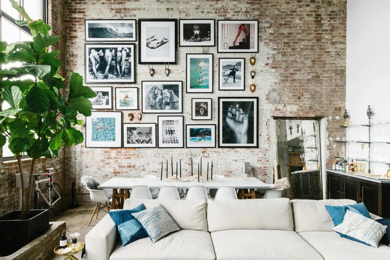 Картина на кирпичной стене в интерьере A Modern, Industrial Brooklyn Loft - Homepolish Gallery wall layout, Interior de