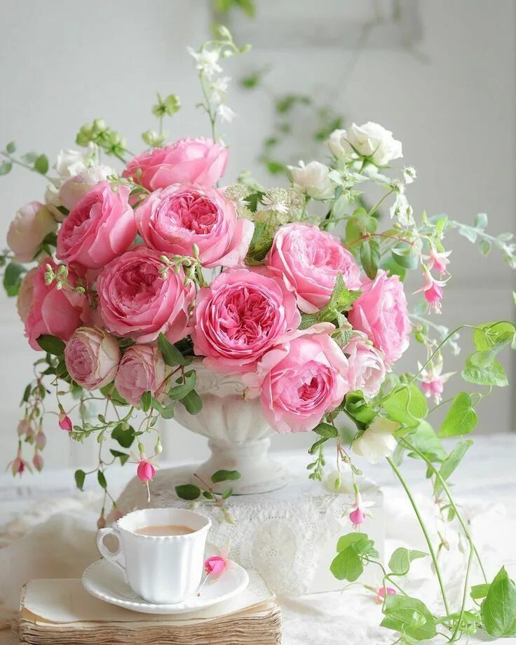 Картинка красивые букеты с добрым утром Raindrops and Roses: Photo Rose flower arrangements, Flower vase arrangements, F