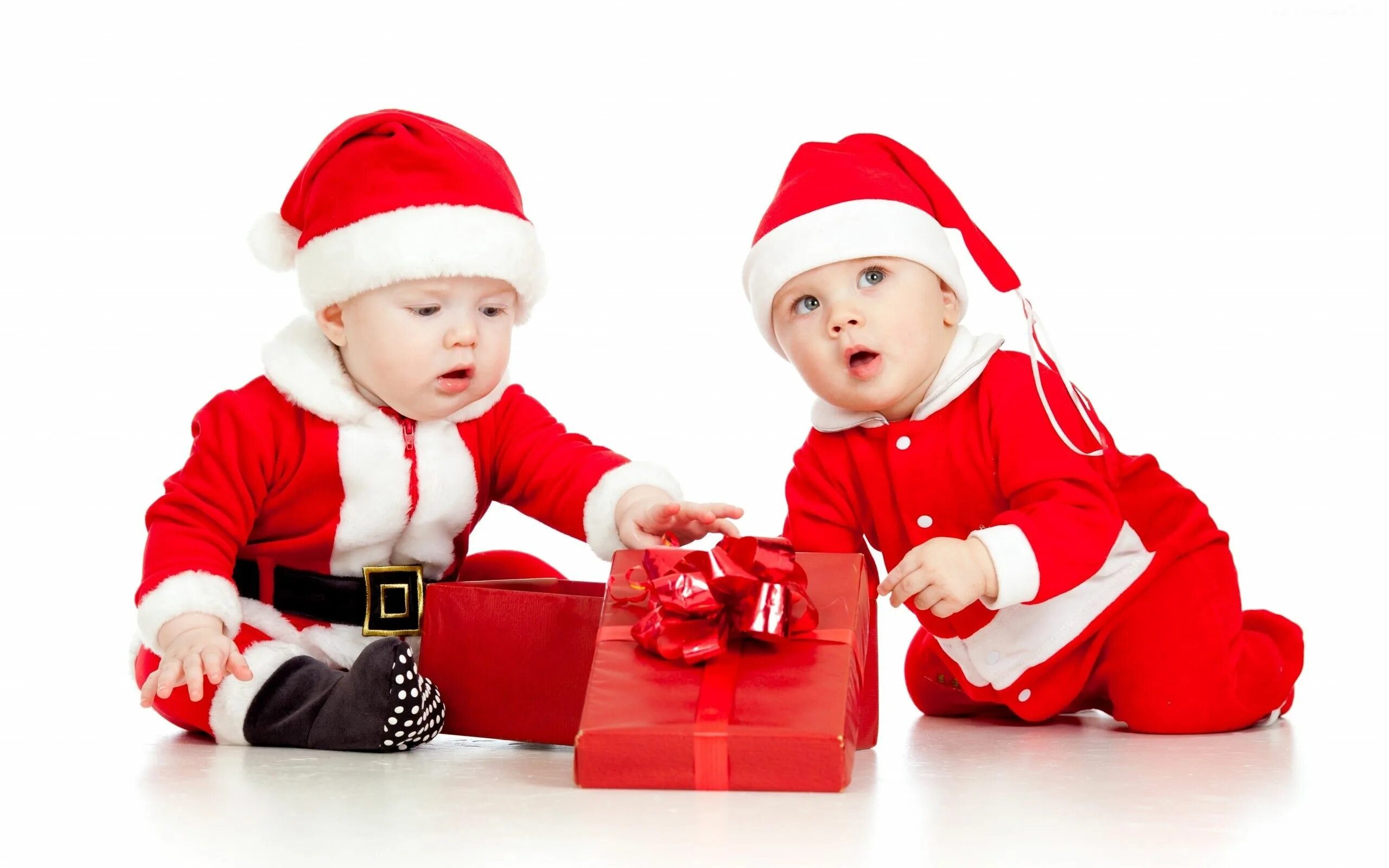 Картинка мальчик новый год Dwoje, Dzieci, Strój, Mikołaja, Prezent Baby christmas gifts, Baby christmas pho