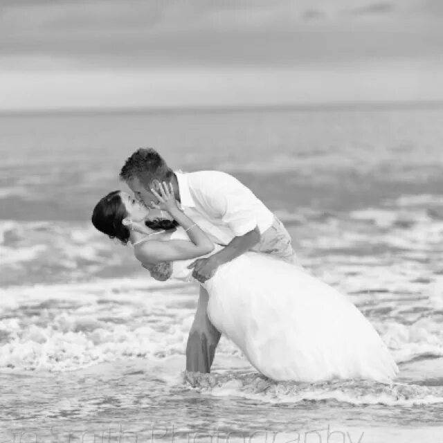 Картинка свадьба любовь After reception trash the dress at a wedding in Ocean Isle Beach Happy kiss day,