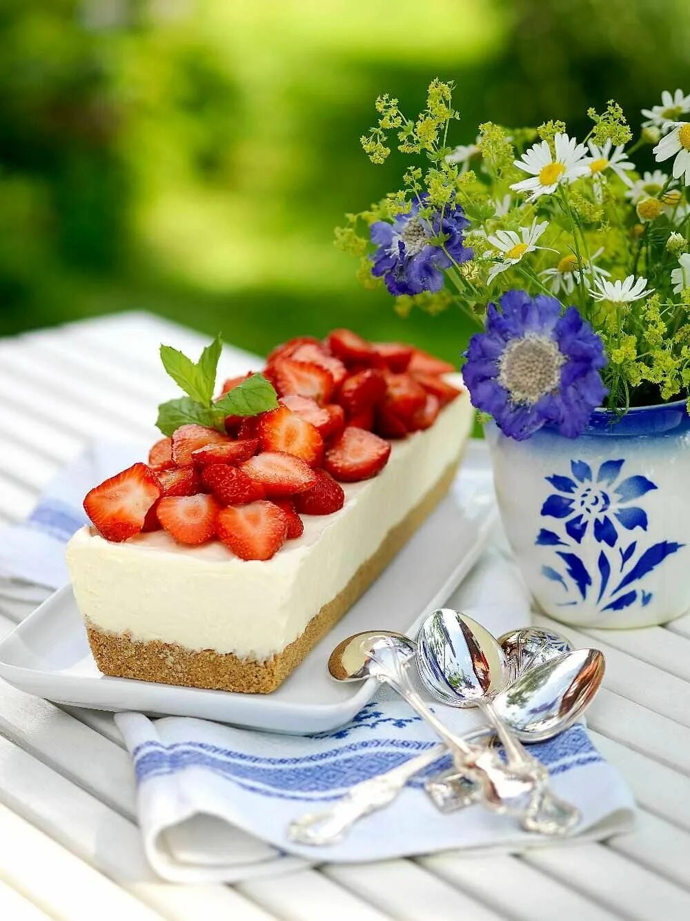 Картинки доброе утро лето Cheesecake med jordgubbar, dessert till midsommar mat i 2019 Efterrätt, Mat och 