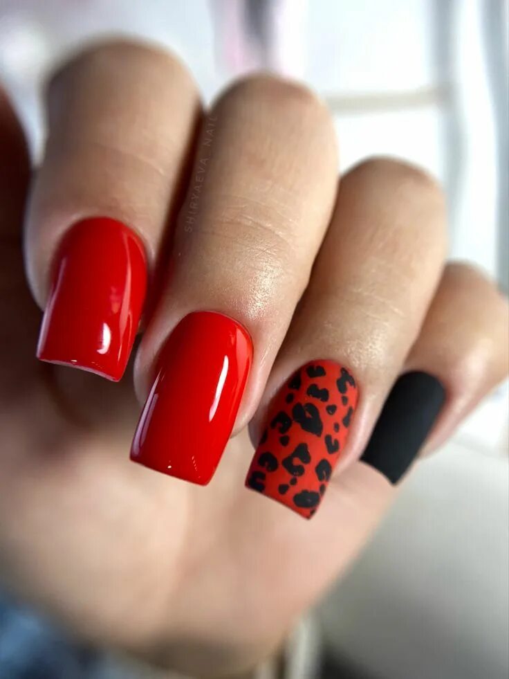 Картинки маникюра красного цвета Красный маникюр с леопардом Red nails, Gel nails, Nail colors