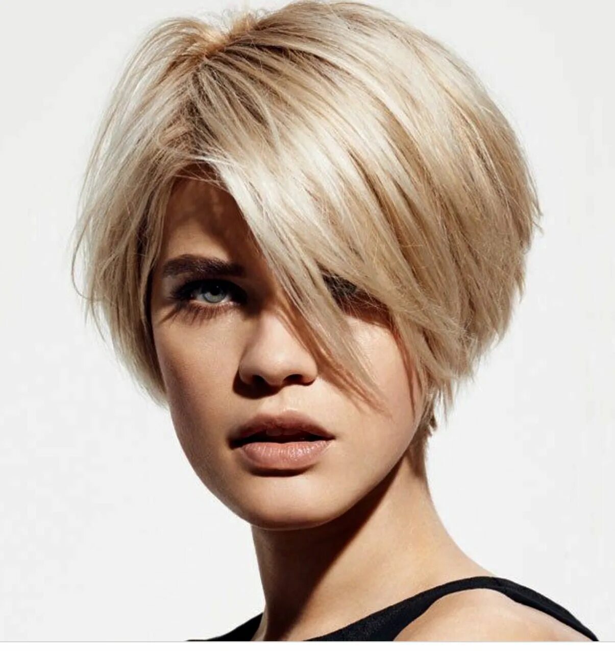 Картинки модные женские стрижки Perfect Cut and Color Coiffures cheveux courts, Coupe de cheveux courte, Coiffur