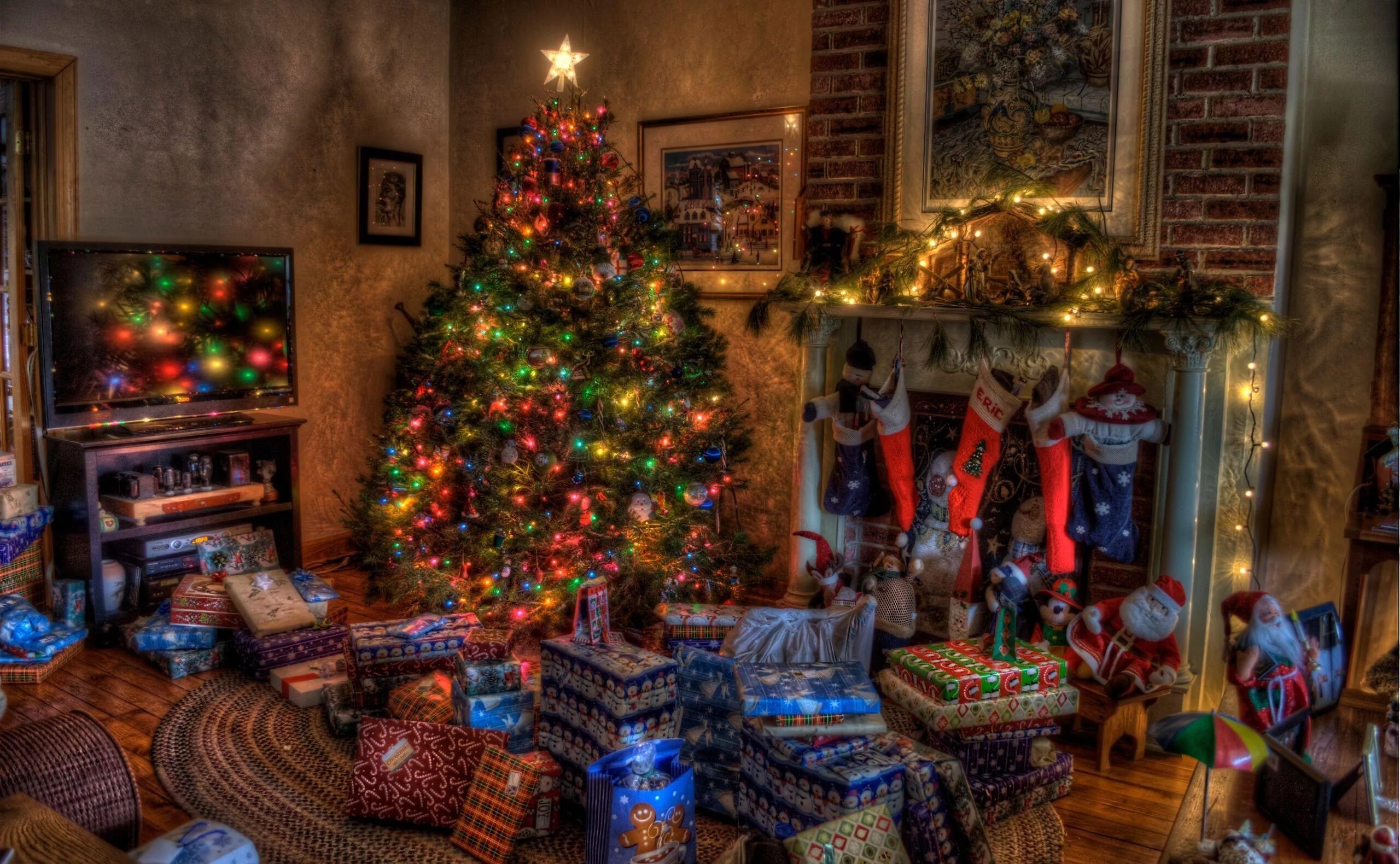 Картинки новый год качество Download wallpaper 2560x1580 tree, christmas, presents, fireplace, holiday, toys