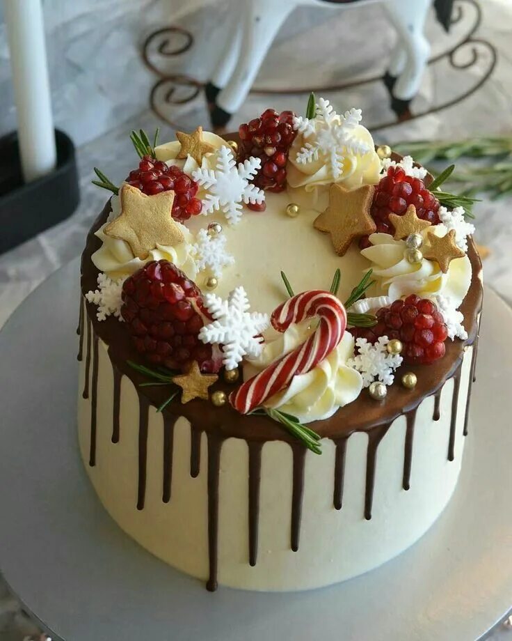 Картинки оформления тортов Pin by Magdalena Nucinska on Torten Christmas cake, Christmas cake decorations, 