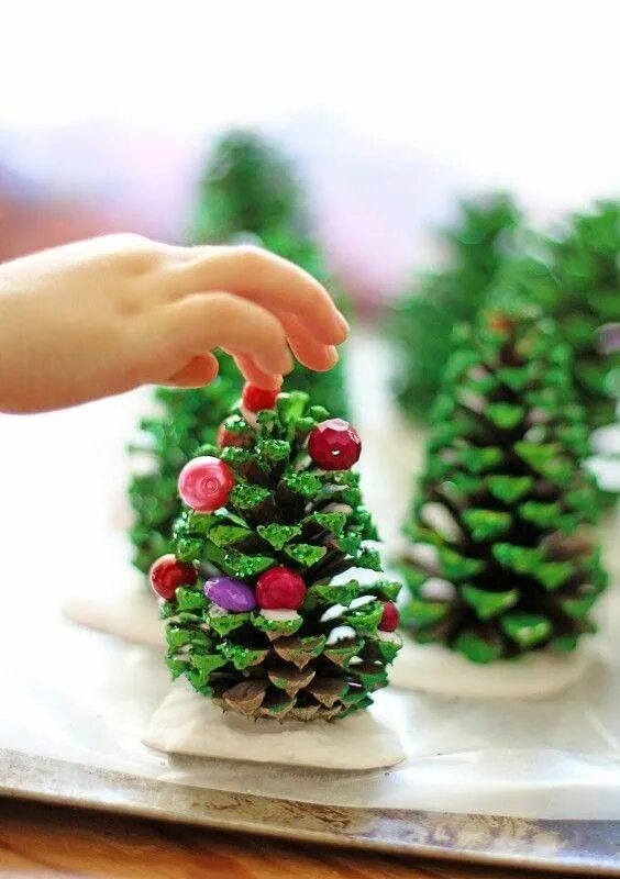 Картинки поделки на новый год Mayté Romero Uribe on X Christmas cones, Pine cone christmas tree, Cone christma