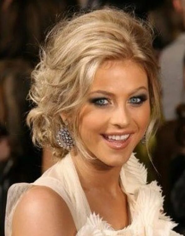 Картинки прически на средние Classy updos Prom hairstyles for short hair, Prom hairstyles for long hair, Medi