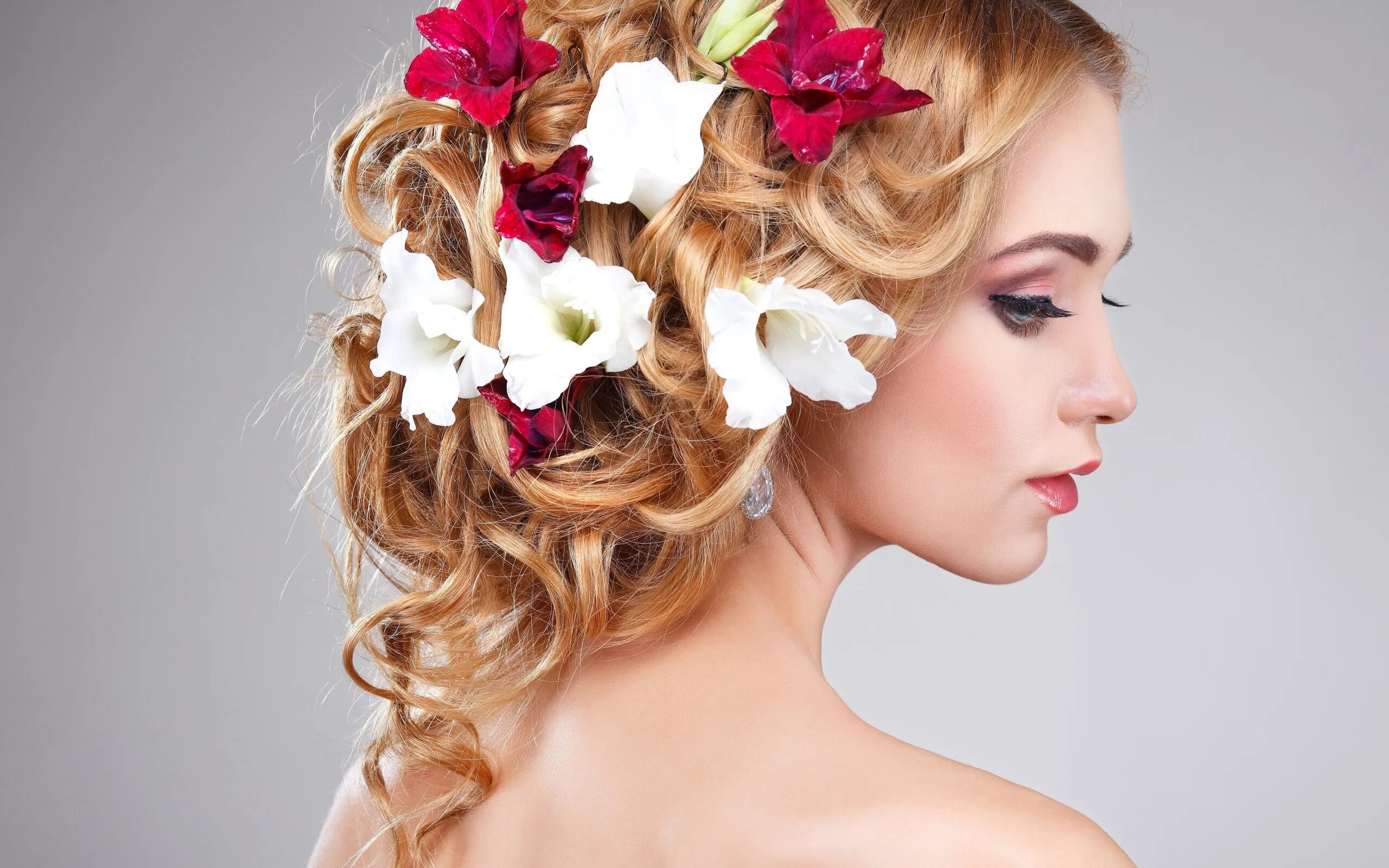 Картинки прически женские красивые Download wallpaper flowers, face, background, portrait, makeup, hairstyle, blond