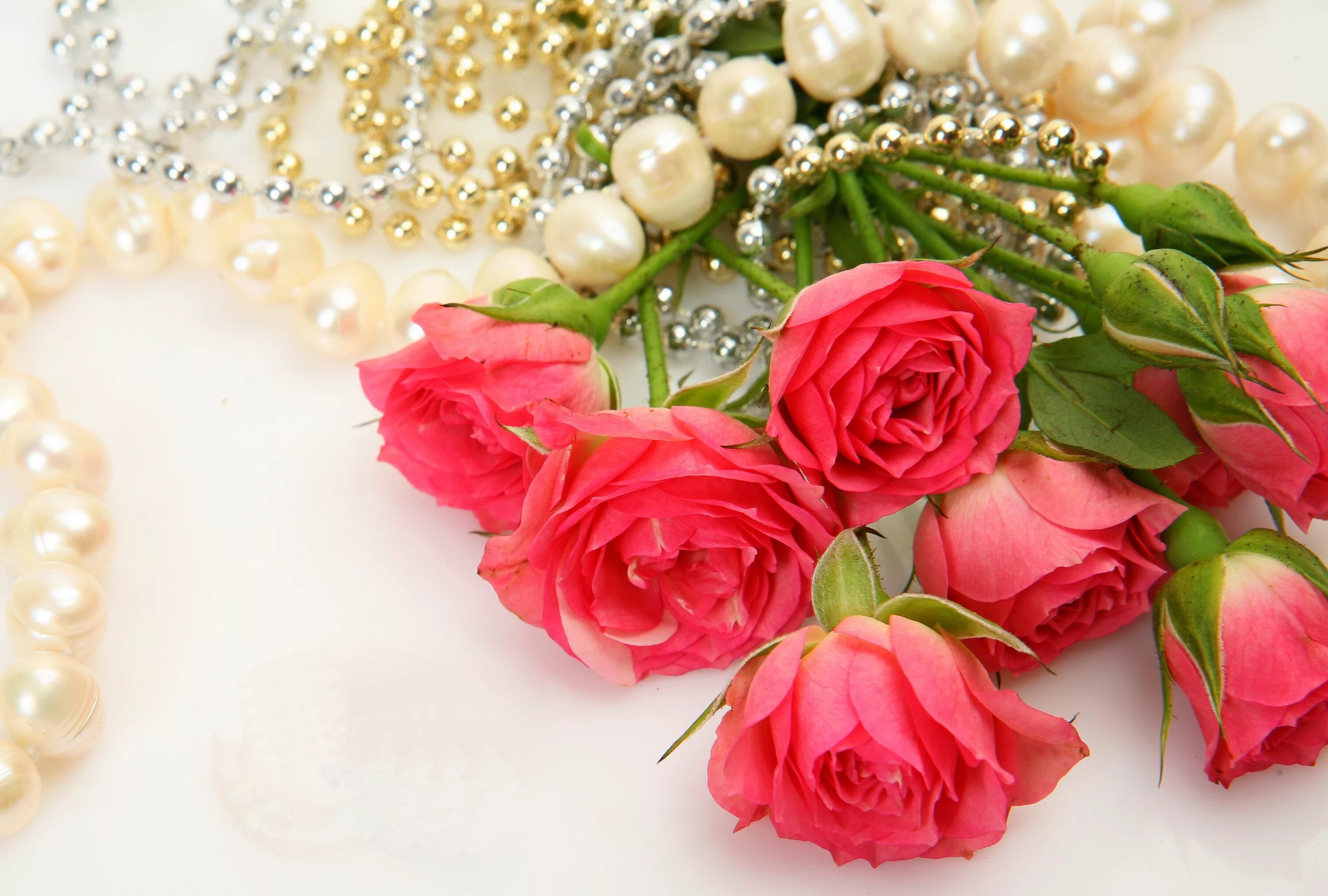 Картинки с днем рождения женщине строгие Beautiful bouquet of pink roses with beads Desktop wallpapers 640x960