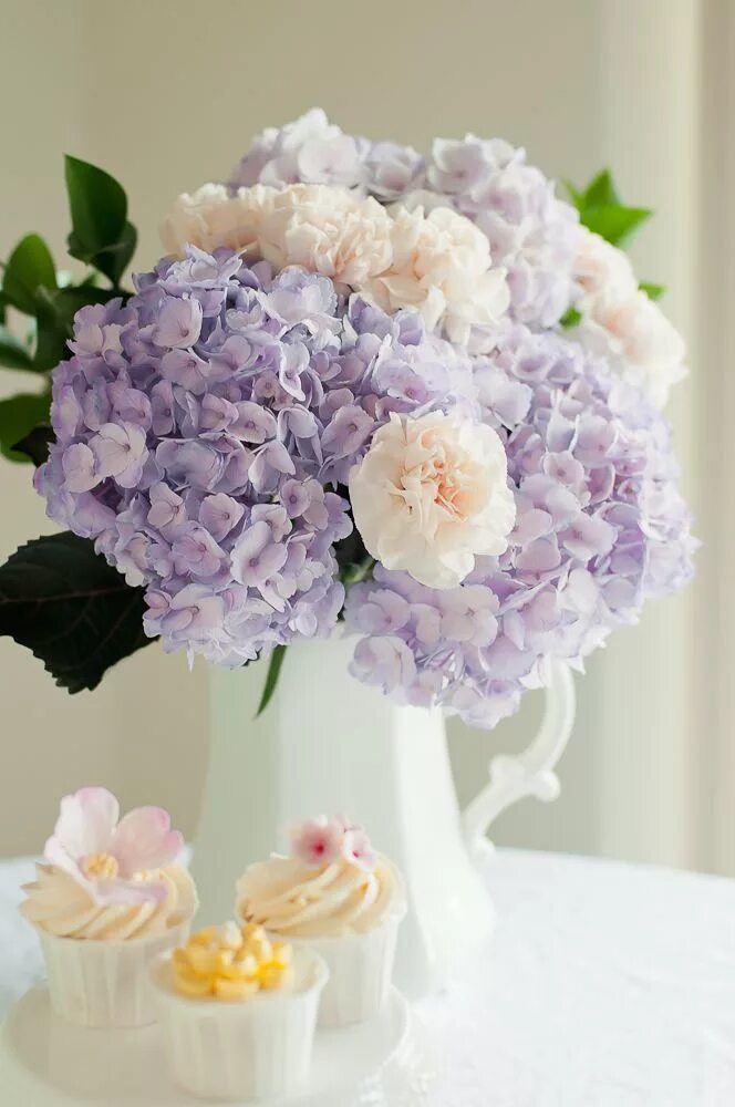 Картинки с гортензиями с добрым пожеланиями Easter arrangement Flower arrangements, Spring flower arrangements, Beautiful fl