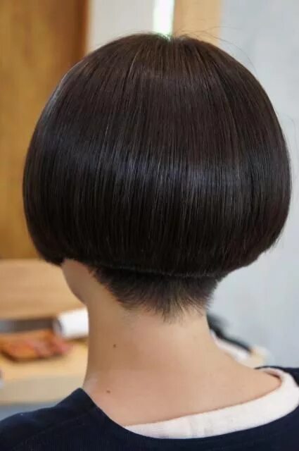 Картинки стрижки каре на ножке Боб каре на ножке вид сзади Shaved hair cuts, Short hair styles, Hair styles