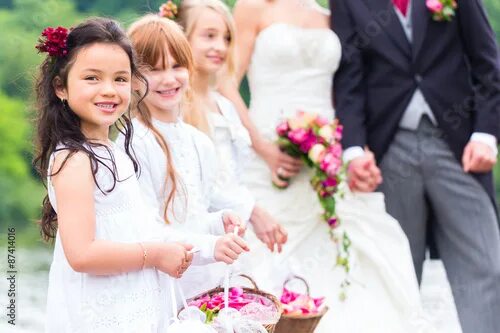 Картинки свадьба дети Wedding bridesmaids children with flower basket фотография Stock Adobe Stock