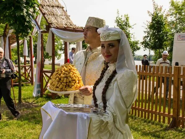 Картинки татарской свадьбы Тысячи москвичей окунулись в атмосферу народного праздника Сабантуй Всемирный ко