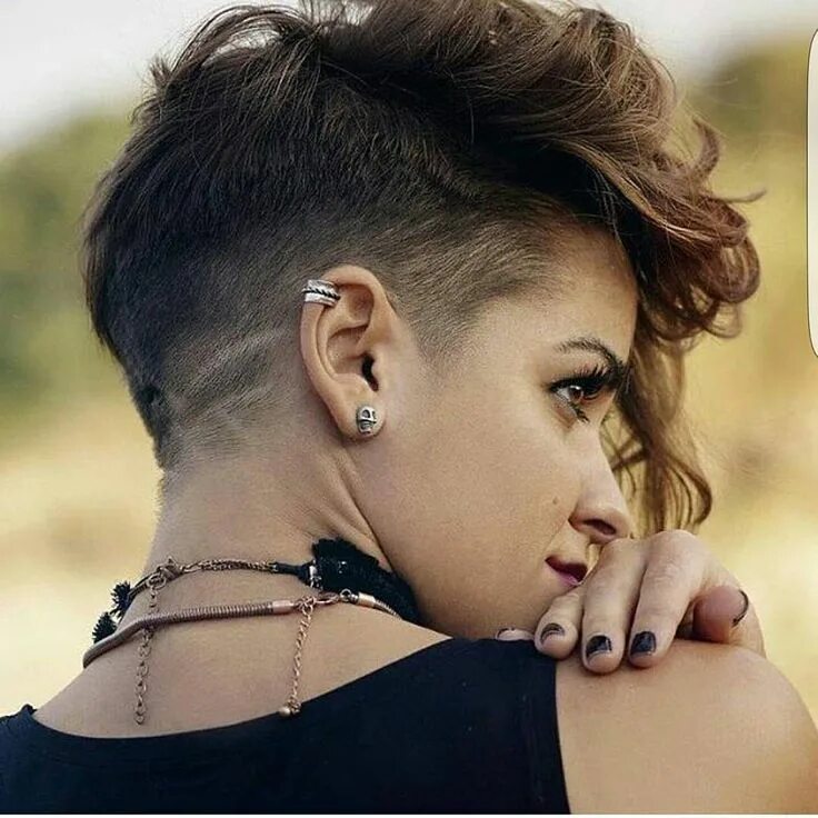 Картинки женских причесок для девушки Pin on hair inspo Thick hair styles, Trendy short haircuts, Beautiful hair color