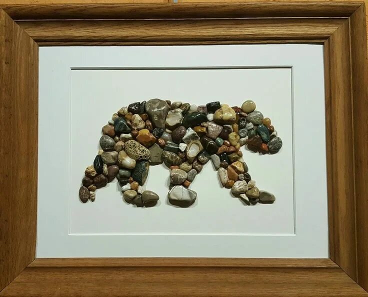 Картины из камней фото "Bear Rock" - Beach Pebble Art by Sarah Hillman (PumpkinandParsnip on Etsy) 12" 