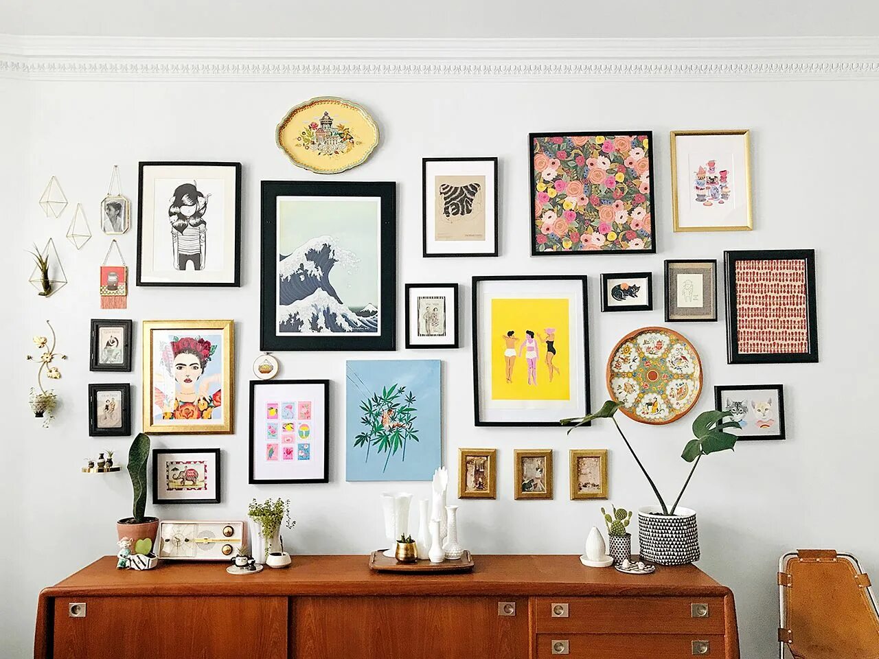 Картины на стене в интерьере как развесить 11 Easy Ways To Put Together A Gallery Wall Gallery wall living room, Gallery wa