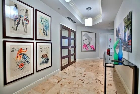 Картины на стене в прихожей фото Modern hallway furniture decoration with lightings system Home Interiors Modern 