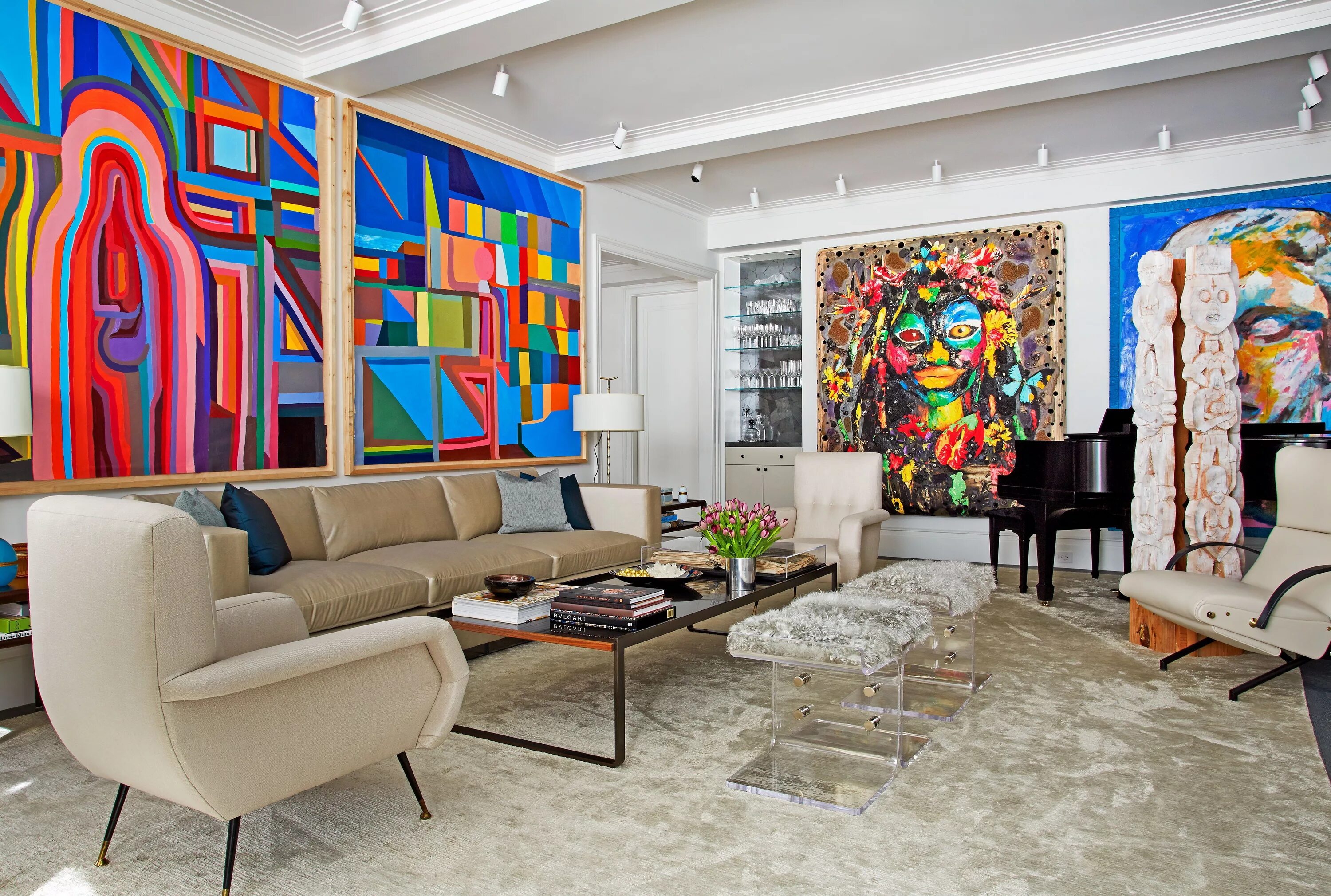 Картины в стиле арт в интерьере David Mann Designs a New York City Apartment to Showcase an Incredible Art Colle