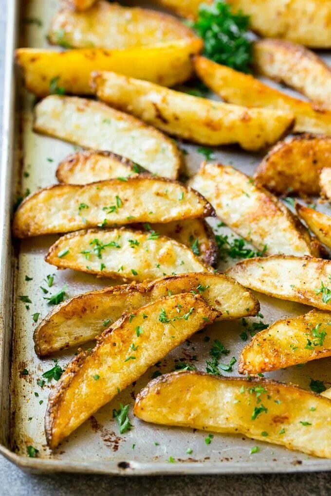 Картофель дольками в духовке фото A sheet pan full of crispy baked potato wedges. Potato wedges baked, Baked potat