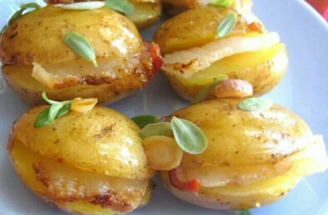 Картофель с салом рецепт с фото Аппетитный картофель, запечённый с салом и луком в фольге Картофель в фольге, Ид