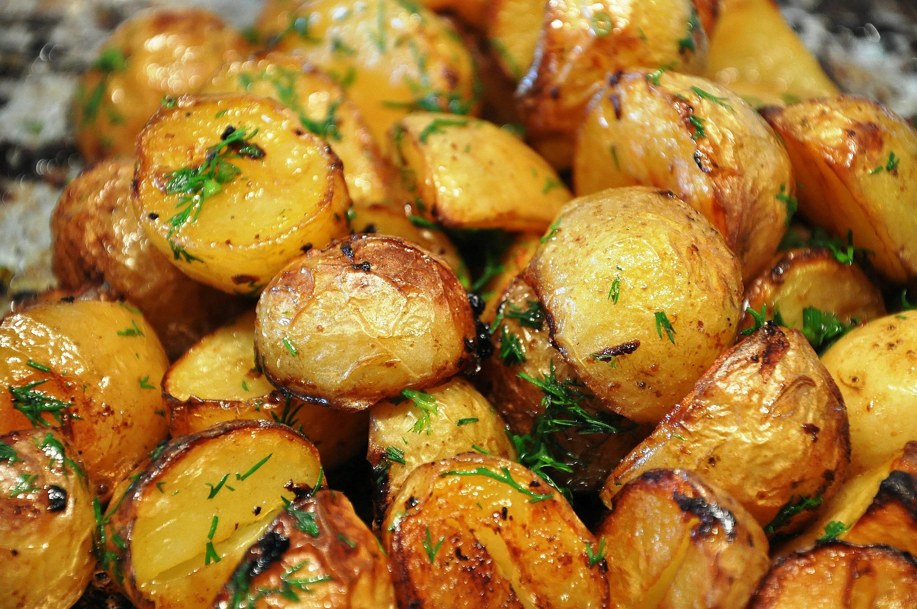 Картофель в духовке фото Pan Roasted Baby Potatoes with Herbs - Food So Good Mall Rezept Rezepte, Bratkar