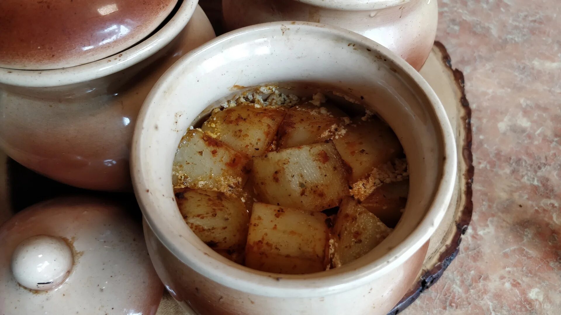 Картофель в горшочках фото Жаркое с картошкой и грибами в горшочках - пошаговый рецепт с фото (3359 просмот