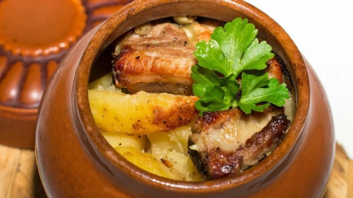 Картофель в горшочках фото Рецепт свинины с картошкой в духовке горшочке