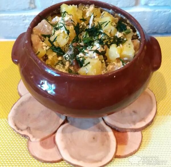 Картофель в горшочках фото Рецепт: Картошка с грибами в горшочках С куриным филе в духовке.