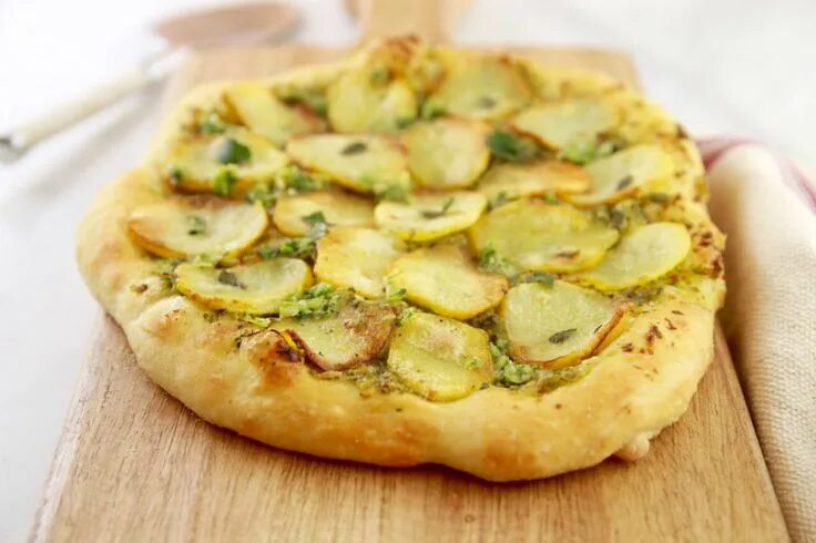 Картофельная пицца фото Potato & Mint Pesto Pizza (Vegan) - Gemma’s Bigger Bolder Baking Recipe Pesto pi